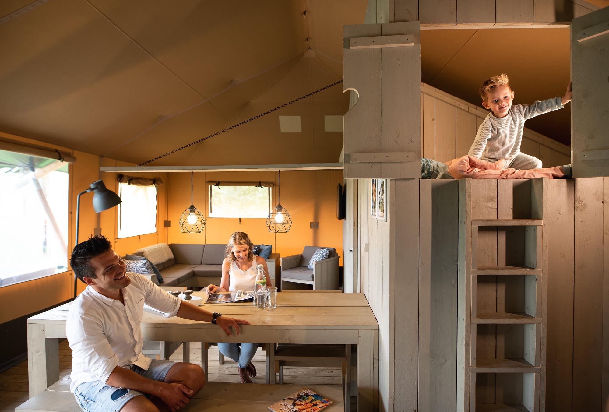 Glampingshoot with family medley lodge4 6294ab3d9b2f8